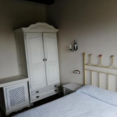 Guest house Room In Bb - Angelas Garden Inn