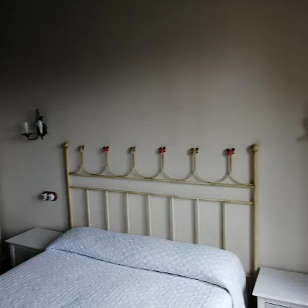 Room In Bb - Angelas Garden Inn