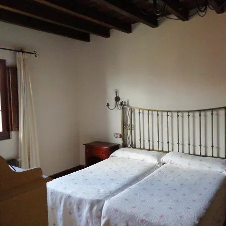 Room In Bb - Angelas Garden Inn