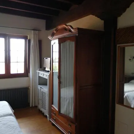 Room In Bb - Angelas Garden Inn Сантандер