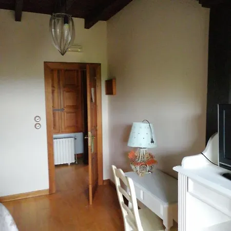 Room In Bb - Angelas Garden Inn Гостевой дом *