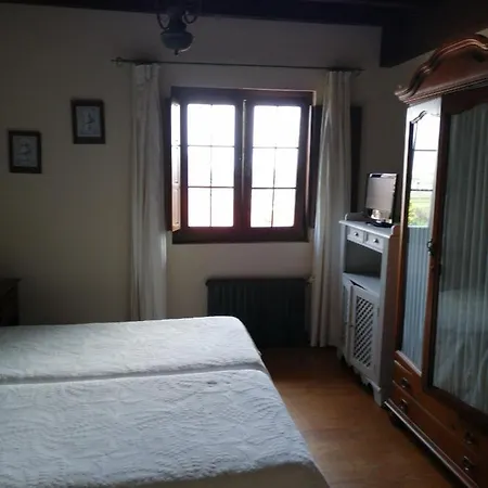 Room In Bb - Angelas Garden Inn Santander