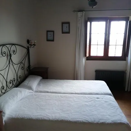 Room In Bb - Angelas Garden Inn *